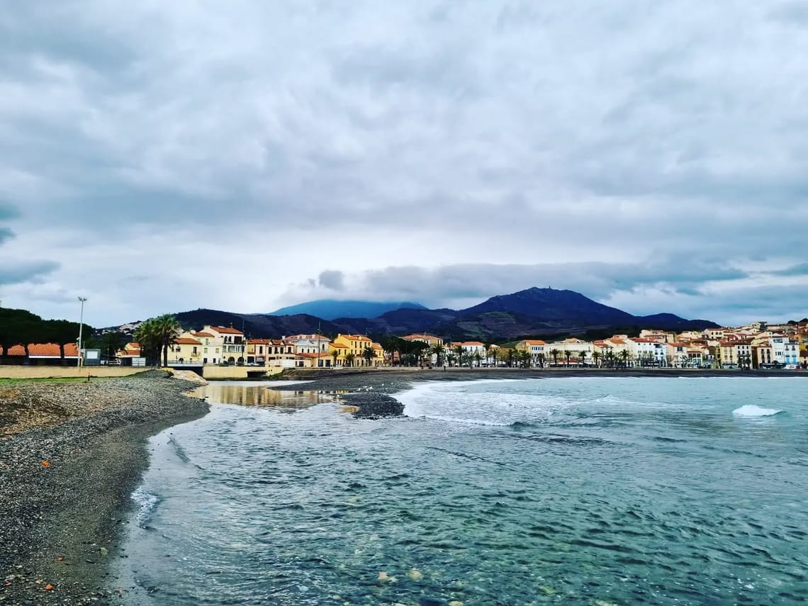 🎶🎵" And I start to complain that there's no rain"🎵...